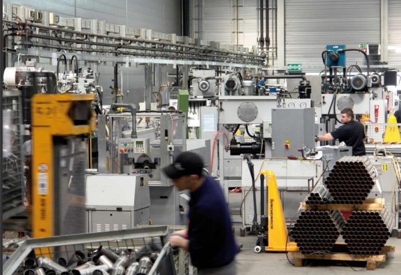 Mercedes-Benz i Stellantis ulažu u američkog proizvođača krutih baterija